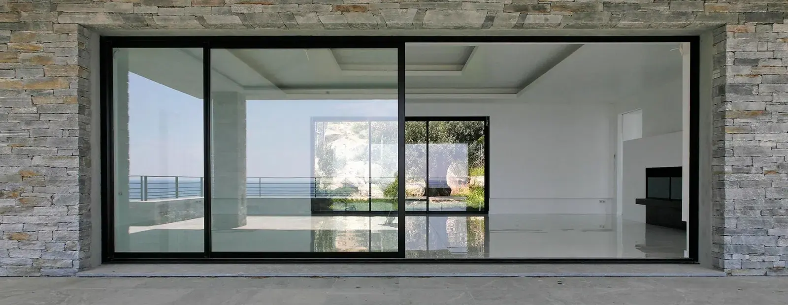 Услуги по алюминиевому остеклению в Москве